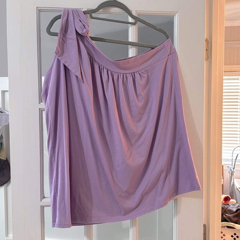 Beautiful off the shoulder cotton top. Perfect for spring or summer party.